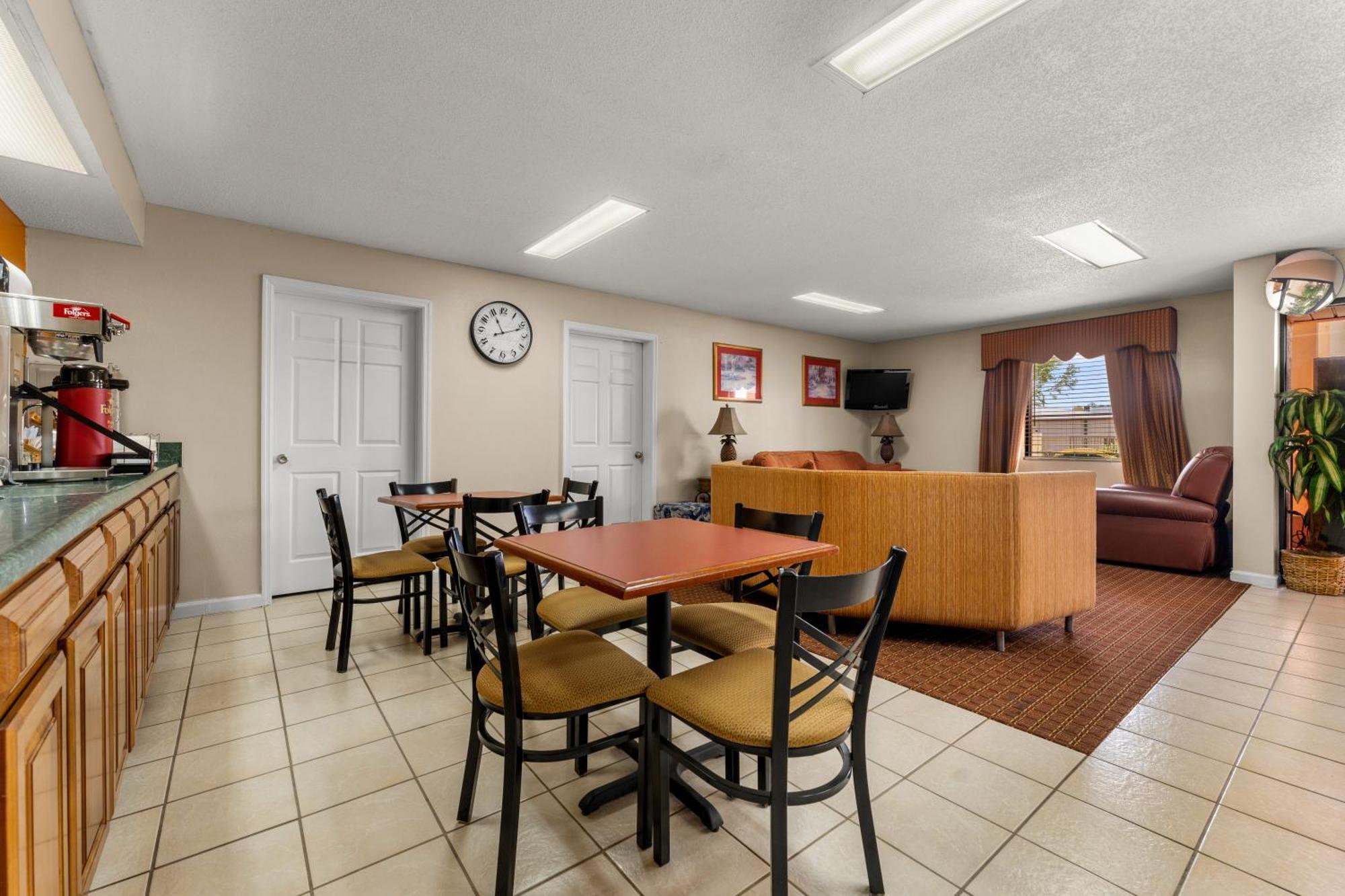 Americas Best Value Inn-Montezuma Eksteriør bilde